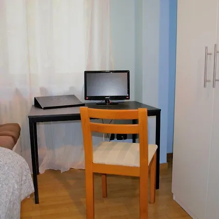 La Casa Di Ludo Bed and Breakfast Έννα
